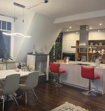 Foto - 2 per. WG mit eigener Etage, Bad, Eingangstür, Terrasse. 170 qm