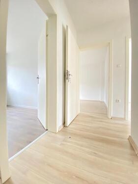 Foto - *** ZWEITBEZUG NACH SANIERUNG *** Sehr helles 3-Zimmer-Apartment ***