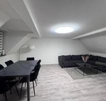 2,5 Zimmer DG Wohnung mit EBK im schönen Lohfelden