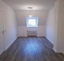 1,5-Zimmerwohnung im Dachgeschoss mit Retrobad - Kiel Neumühlen-Dietrichsdorf 1,5-Zimmerwohnung im Dachgeschoss mit Retrobad - Kiel Neumühlen-Dietrichsdorf