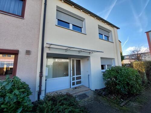 Foto - Reiheneckhaus mit großem Garten und Garage