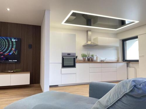 Foto - Geschmackvolle, vollst. renovierte 2-Raum-Wohnung mit geh. Innenausstattung mit Balkon und EBK