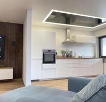 Geschmackvolle, vollst. renovierte 2-Raum-Wohnung mit geh. Innenausstattung mit Balkon und EBK - Hilden Kalstert