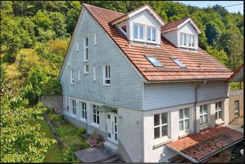 Foto - Besonderes Haus mit großer Hobbywerkstatt Garten