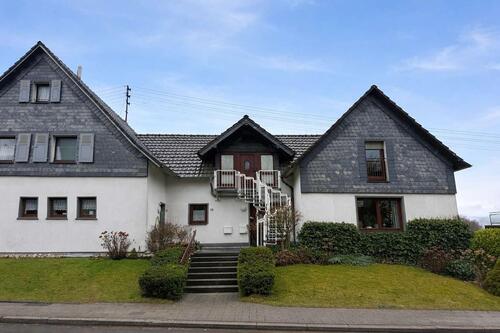 Foto - Gemütliche 2-Zimmer-Dachgeschosswohnung mit separatem Zugang und Balkon in Seelscheid