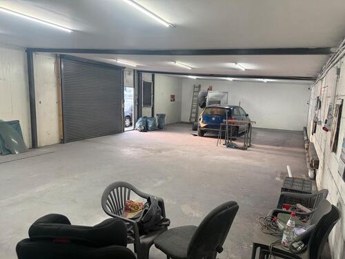 Foto - Lager Halle 120qm - 1.000,00&nbsp;EUR Kaltmiete, ca.&nbsp; 8,50&nbsp;m&sup2;