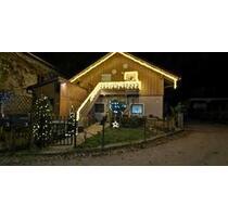 Helle 3-Zimmer-Wohnung mit Sichtdachstuhl & EBK in Kraiburg - Kraiburg am Inn