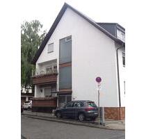 Große, gepflegte 2-Zimmer Wohnung im Dachgeschoß mit EBK in Frankfurt - Frankfurt am Main Sossenheim