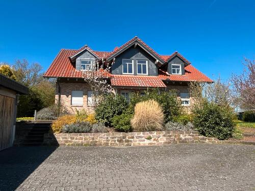 Foto - Großzügiges Einfamilienhaus mit Keller, vielfältige Nutzung