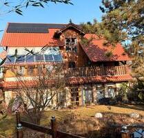 Rarität: 330 qm großes Holzhaus, Solar und Pool, ruhig & zentral - Schulzendorf