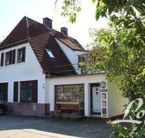 **Dachgeschosswohnung - zentrale Lage** - Apen