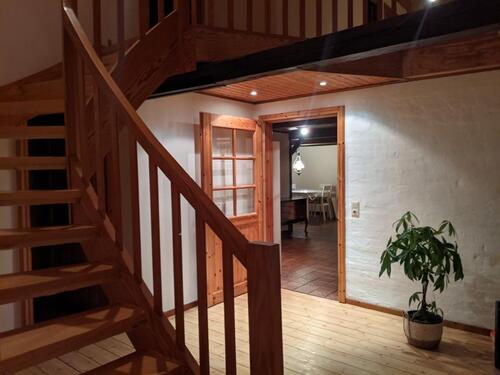 Foto - besondere 6-Zi-Whg zu vermieten 1350 warm