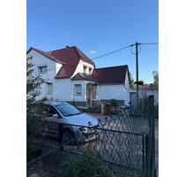 Haus Doppelhaushälfte in Staßfurt auf großem Grundstück