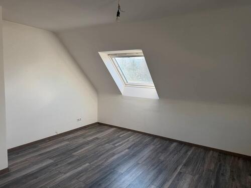 Foto - Helle Dachgeschoss Wohnung - 680,00&nbsp;EUR Kaltmiete, ca.&nbsp; 68,00&nbsp;m&sup2;