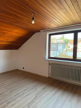 Foto - Helle Dachgeschosswohnung - 1.200,00&nbsp;EUR Kaltmiete, ca.&nbsp; 70,00&nbsp;m&sup2;