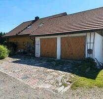 Familienhaus mit Einliegerwohnung, Garage & Scheunen - Immenreuth