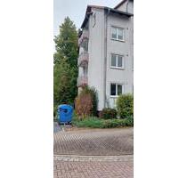 2-Zimmerwohnung mit Balkon, Kellerraum und Garage zum Verkauf - Halberstadt