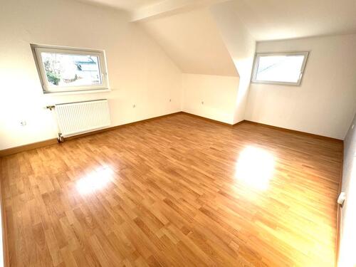 Foto - Mietwohnung (3 - 4 Zimmer) mit Stellplatz, Garten und Keller ❗️