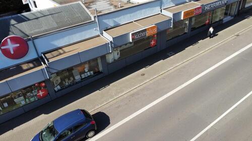 Foto - 300m² GewerbeflächeLadenlokal mit Schaufenster & Parkplätzen