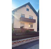 Ein-Zweifamilienhaus in ruhiger Wohnlage in Steinwiesen