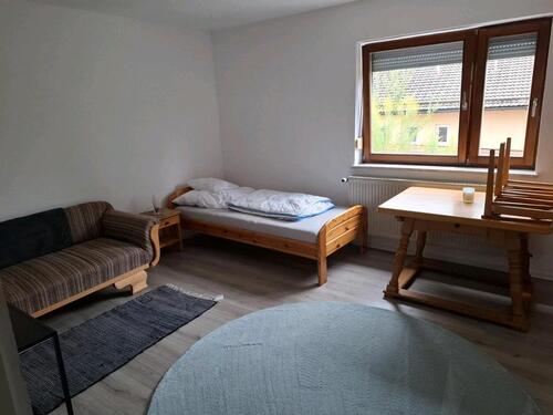 Foto - Möbeliertes Zimmer für Montagearbeiter Pendler