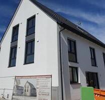 TOP 3-Zimmer-Neubauwohnung (98 m²) sehr hell mit großem Balkon, Tageslichtbad in Top-Lage & KfW-40 - Roßdorf