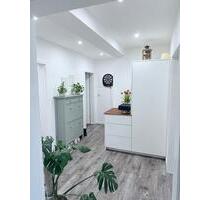 Moderne 3 Zimmer Wohnung-1.OG mit Stellplatz+Keller ab 1.8 frei - Hennef (Sieg)