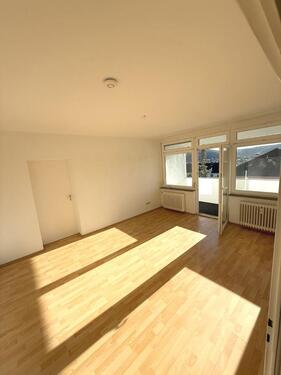 Foto - Helle 4-Zimmer-Wohnung mit Loggia und Stellplatz in sonniger Lage