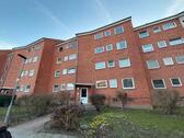 Foto - Frisch renovierte 2 Zimmer-Wohnung mit Balkon und modernisiertem Tageslichtbad mit Wanne