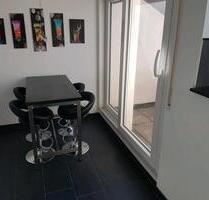 Privatverkauf: Helle 2-Zimmer-DG-Wohnung mit Loggia & Stellplatz - Stuttgart Neuwirtshaus