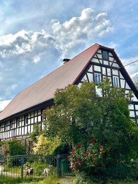 Foto - Großes Fachwerkhaus, Scheune, großer Garten