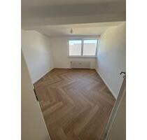 Moderne 3,5 Zimmer, 74qm, Klima, Einbauküche, DG - Duisburg Beeck