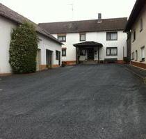 Haus mit Garagen, Hof und Garten in Königswinter Quirrenbach