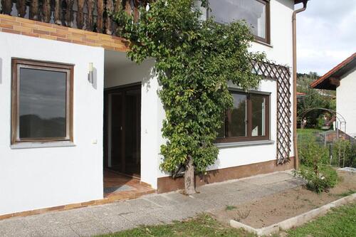 Foto - Geräumige 3-Zimmer Wohnung mit Terrasse und Garten