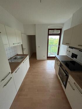 Foto - Großzügige 3-Zimmer mit Einbauküche, Balkon, Wannenbad und Laminat in zentraler Lage! SP mgl.