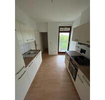 Großzügige 3-Zimmer mit Einbauküche, Balkon, Wannenbad und Laminat in zentraler Lage! SP mgl. - Chemnitz Hilbersdorf
