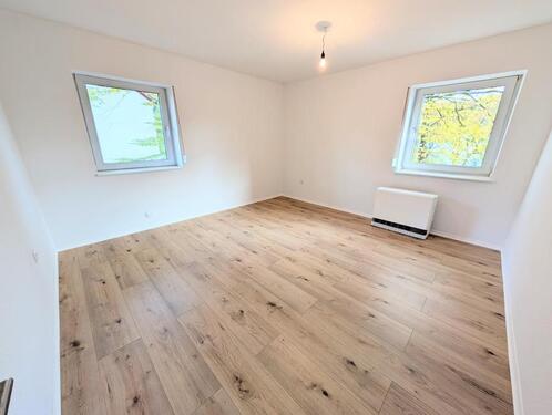 Foto - **Jetzt zugreifen:+weiße Wände +Laminat +modernes Tageslichtbad +Loggia**