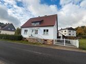 Foto - Haus mit Nebengebäude Jesberg PV - Anlage