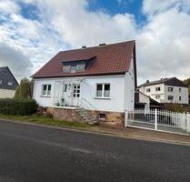 Haus mit Nebengebäude Jesberg PV - Anlage