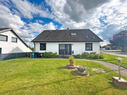 Foto - Einfamilienhaus in ruhiger Wohnlage mit Carport & Garage