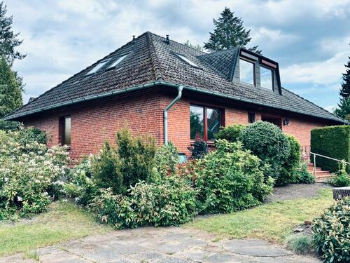 Foto - Provisionsfrei: Einfamilienhaus mit Einliegerwohnung in Büchen
