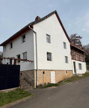 Foto - Einfamilienhaus mit zwei anliegenden Wohnungen