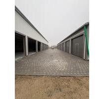 Garage Stellplatz in neu gebauter Halle 247 Zugang inkl. Strom - Parkstetten