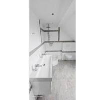 Sanierte Dachgeschosswohnung - 1.055,00 EUR Kaltmiete, in Krefeld (PLZ: 47798)