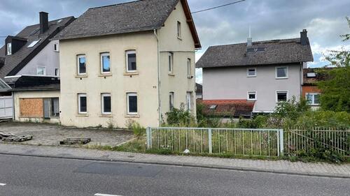 Foto - Einfamilienhaus mit Geschäft und Anbau Bauplatz
