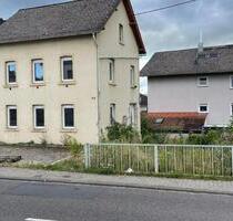 Einfamilienhaus mit Geschäft und Anbau Bauplatz - Birlenbach