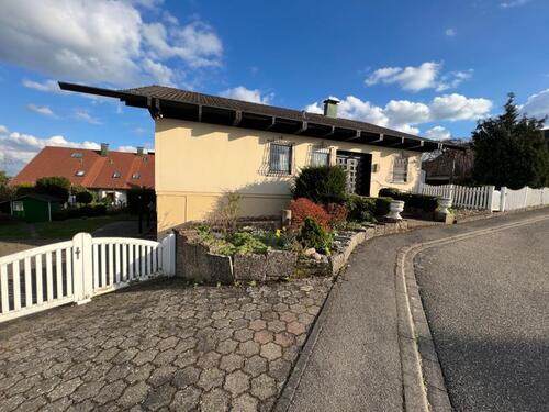 Foto - Freistehendes Einfamilienhaus mit Einliegerwohnung