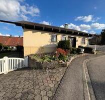 Freistehendes Einfamilienhaus mit Einliegerwohnung - Tiefenbronn