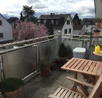 Sonnige 2,5 Zimmer-Dachgeschosswohnung mit Balkon in Griesheim