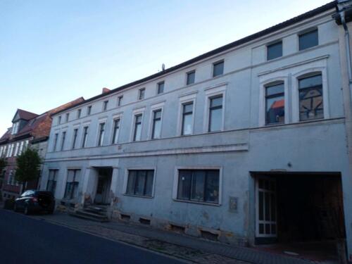 Foto - Haus m. Halle, Hof u. 100 jährigem Nussbaum auf 1100m² Grundstück